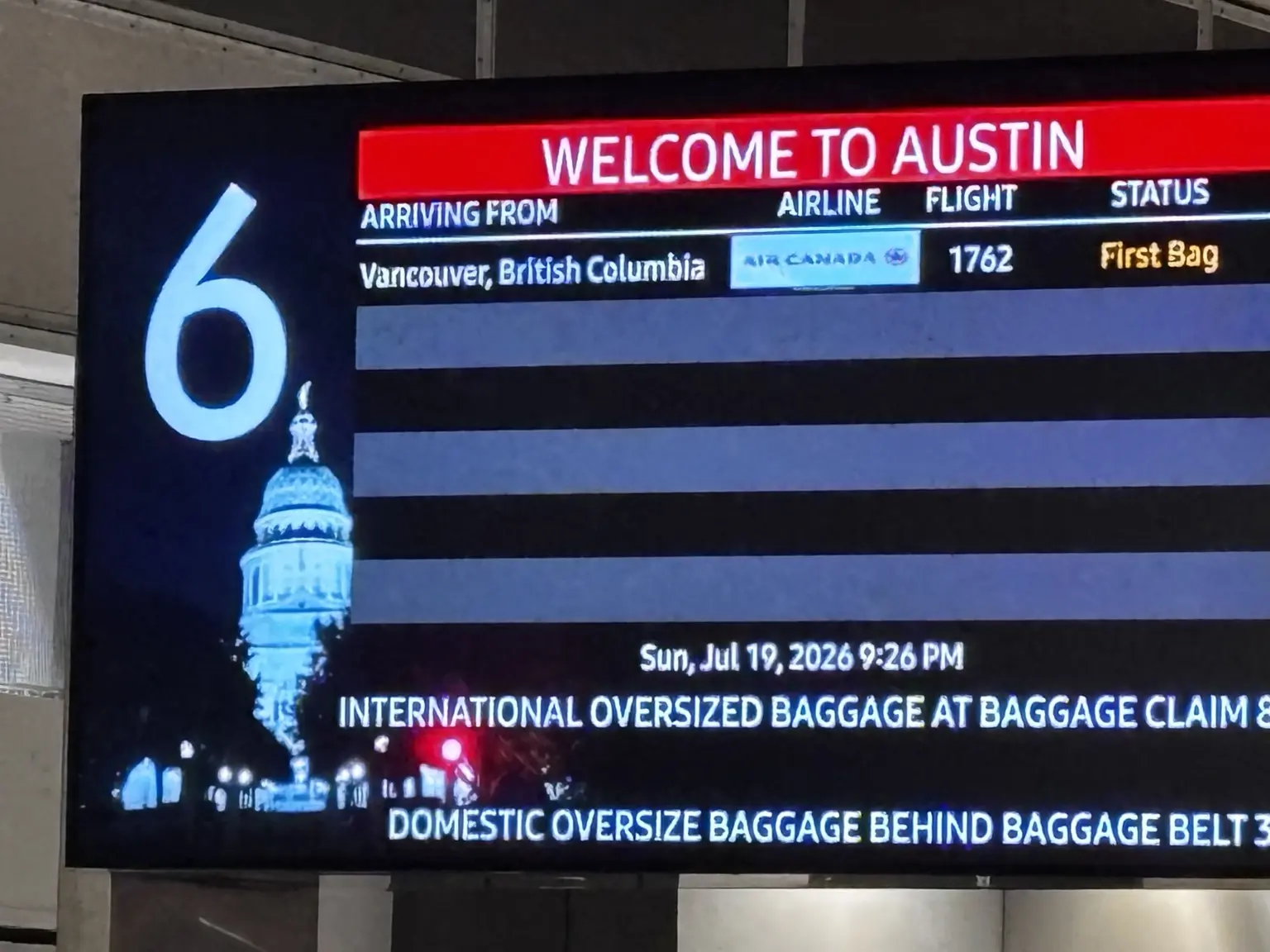 Austin 行李厅屏幕在 21:26 显示 AC1762 First Bag
